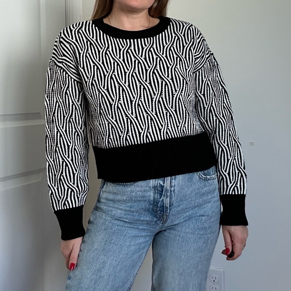 Black & White Mini Braid Pattern Cropped Pullover Crew Neck Sweater - Picture 1 of 8